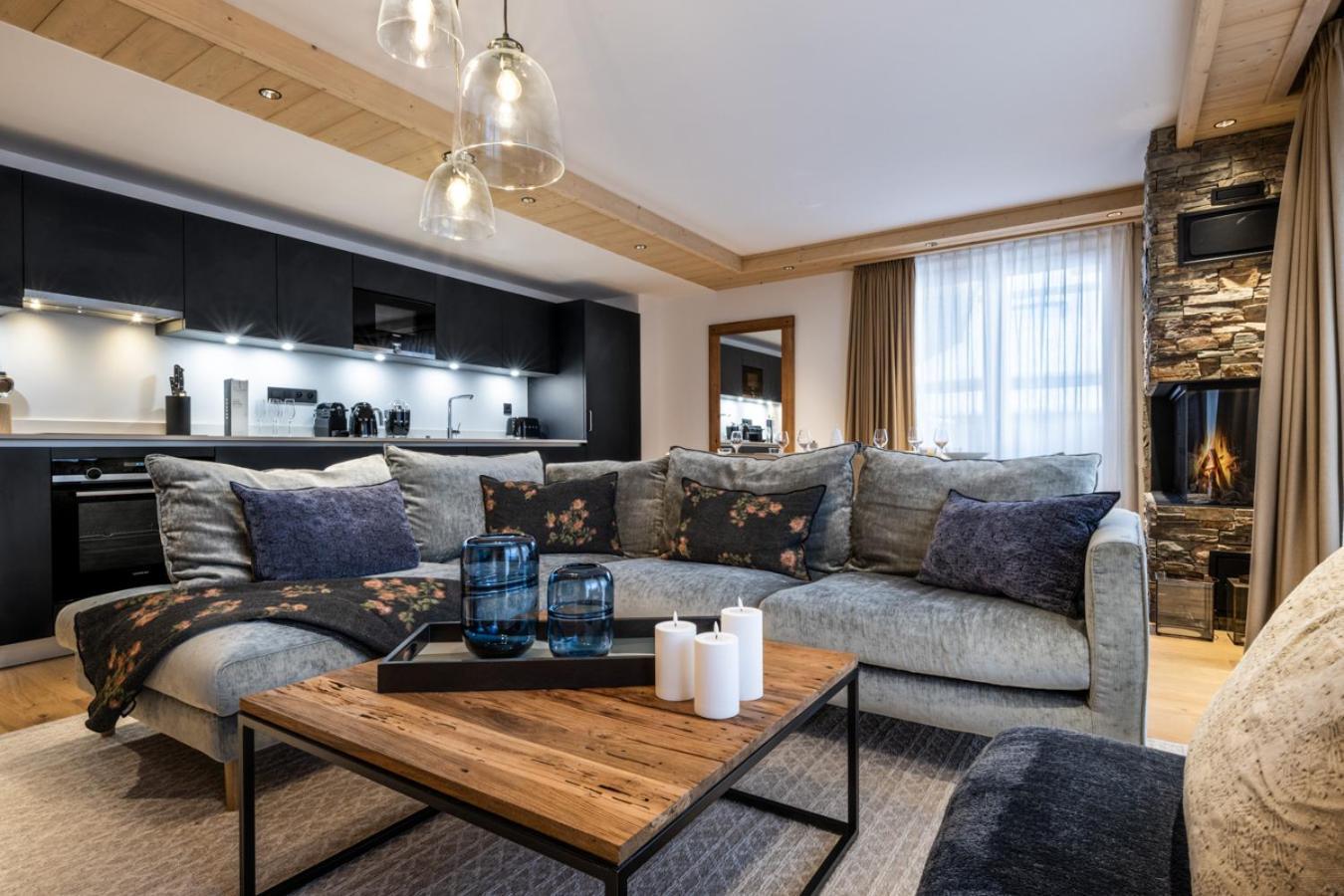 Falcon By Alpine Apartment